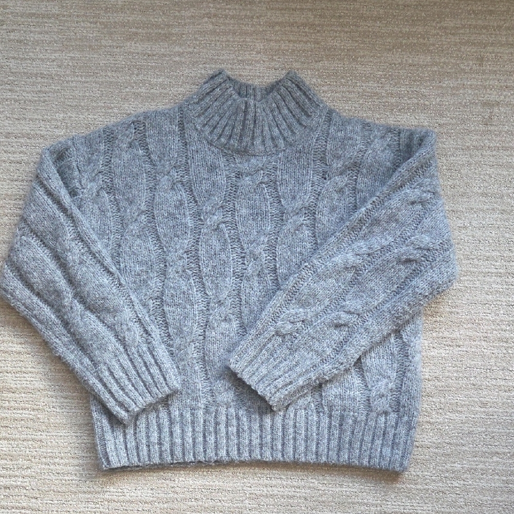 Cozy Cable Knit Turtleneck Sweater - Gray